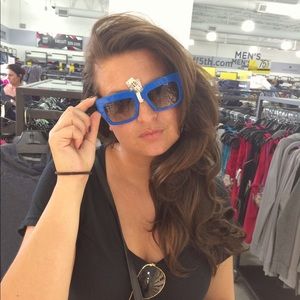 Meet your Posher, Cara